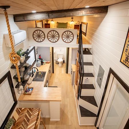 Unique Tiny Home Minutes From Downtown Елънсбърг Екстериор снимка