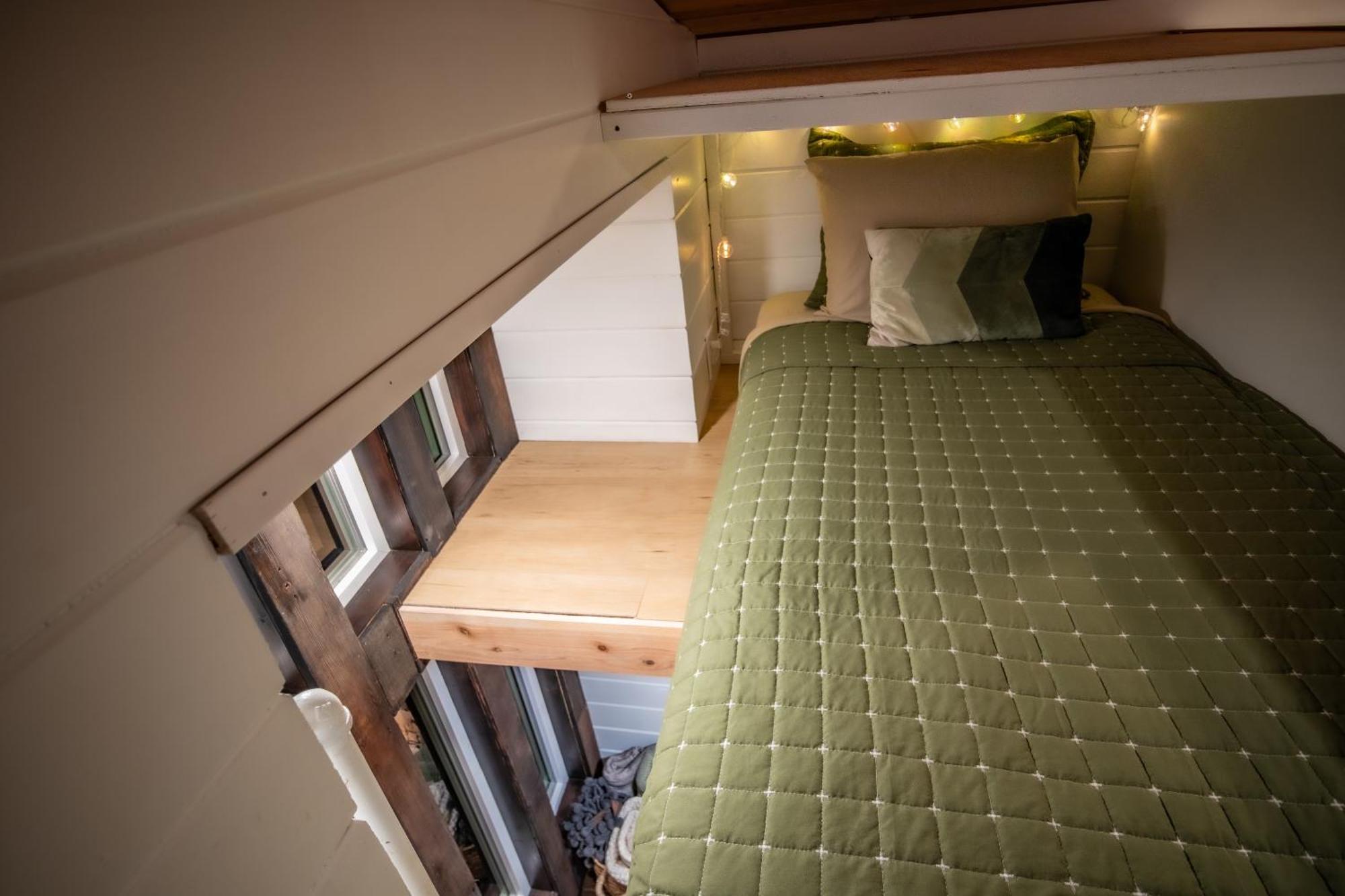 Unique Tiny Home Minutes From Downtown Елънсбърг Екстериор снимка