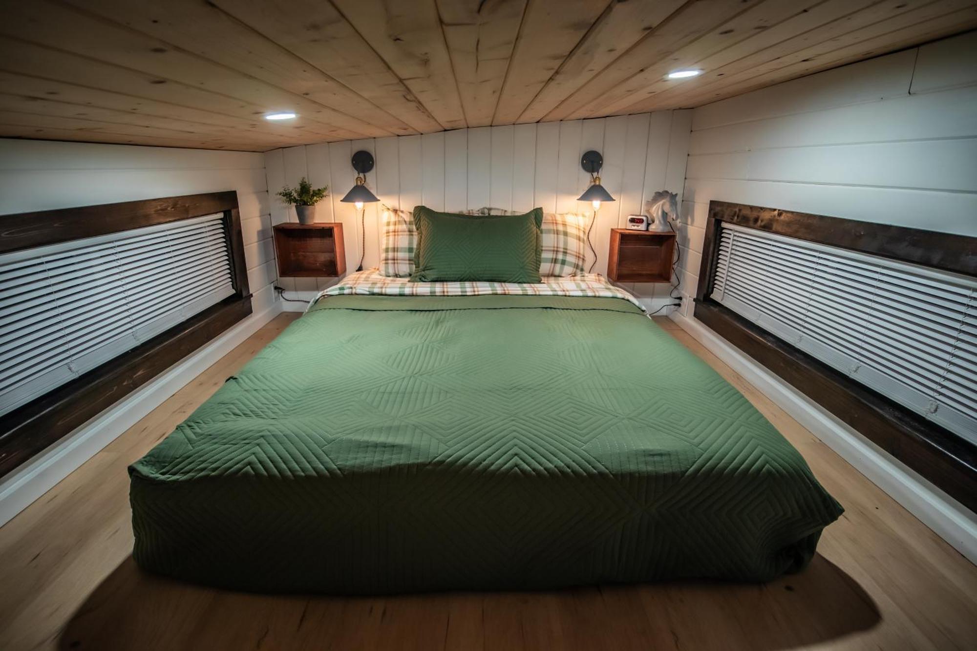 Unique Tiny Home Minutes From Downtown Елънсбърг Екстериор снимка