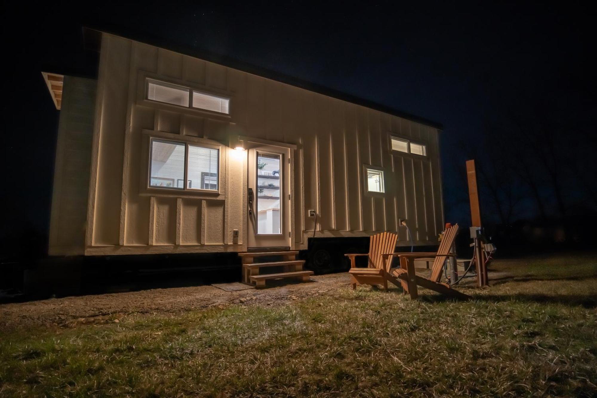 Unique Tiny Home Minutes From Downtown Елънсбърг Екстериор снимка
