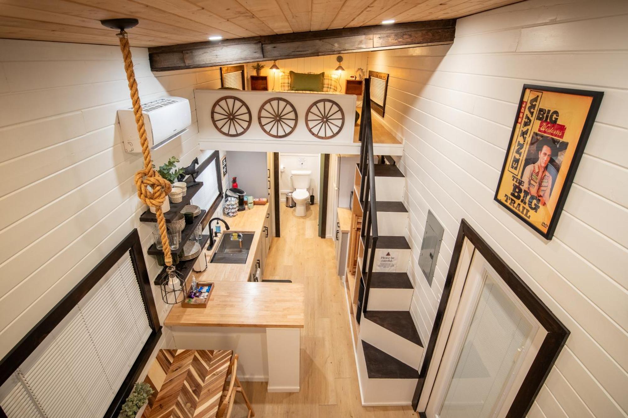 Unique Tiny Home Minutes From Downtown Елънсбърг Екстериор снимка