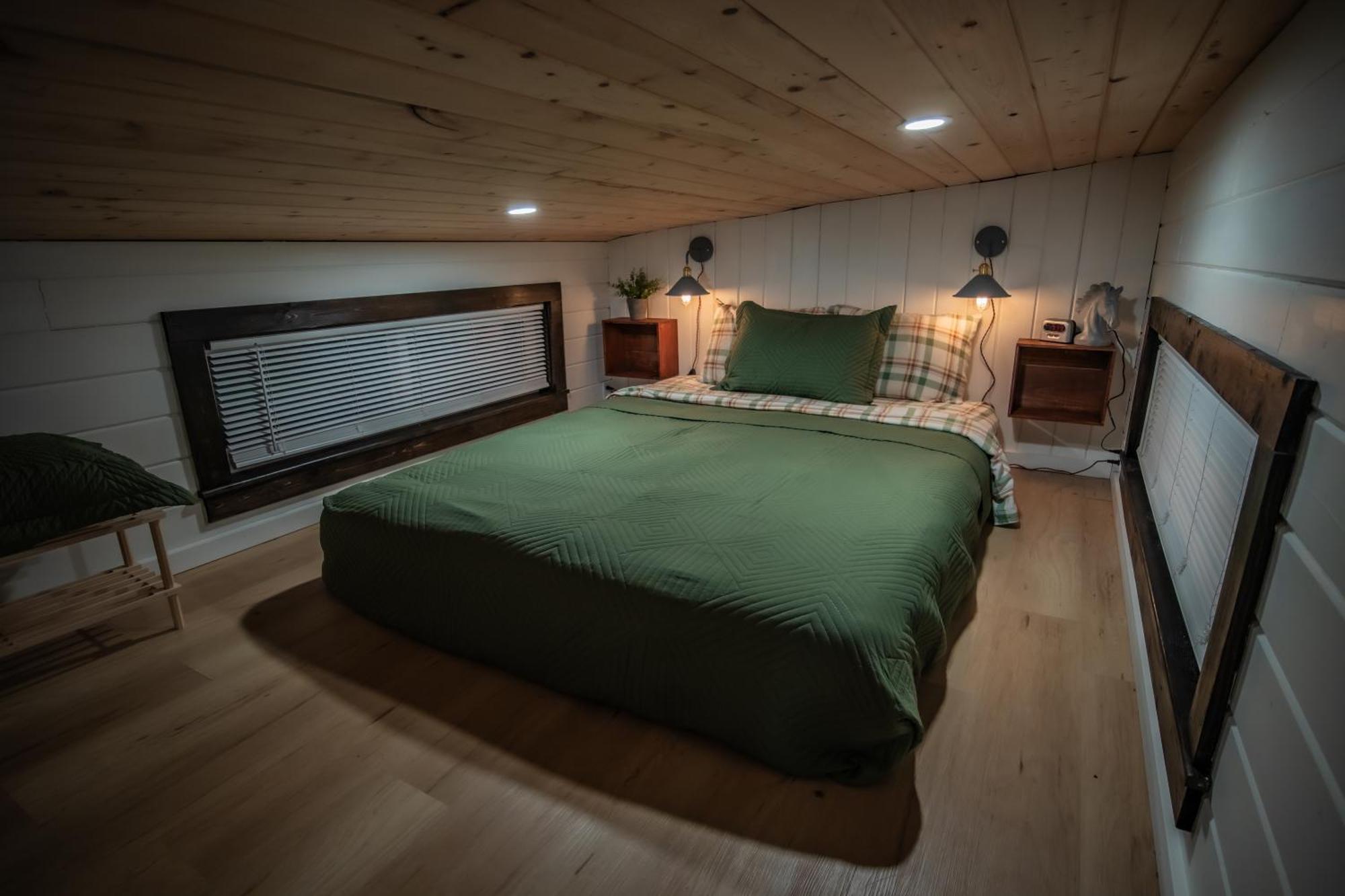 Unique Tiny Home Minutes From Downtown Елънсбърг Екстериор снимка
