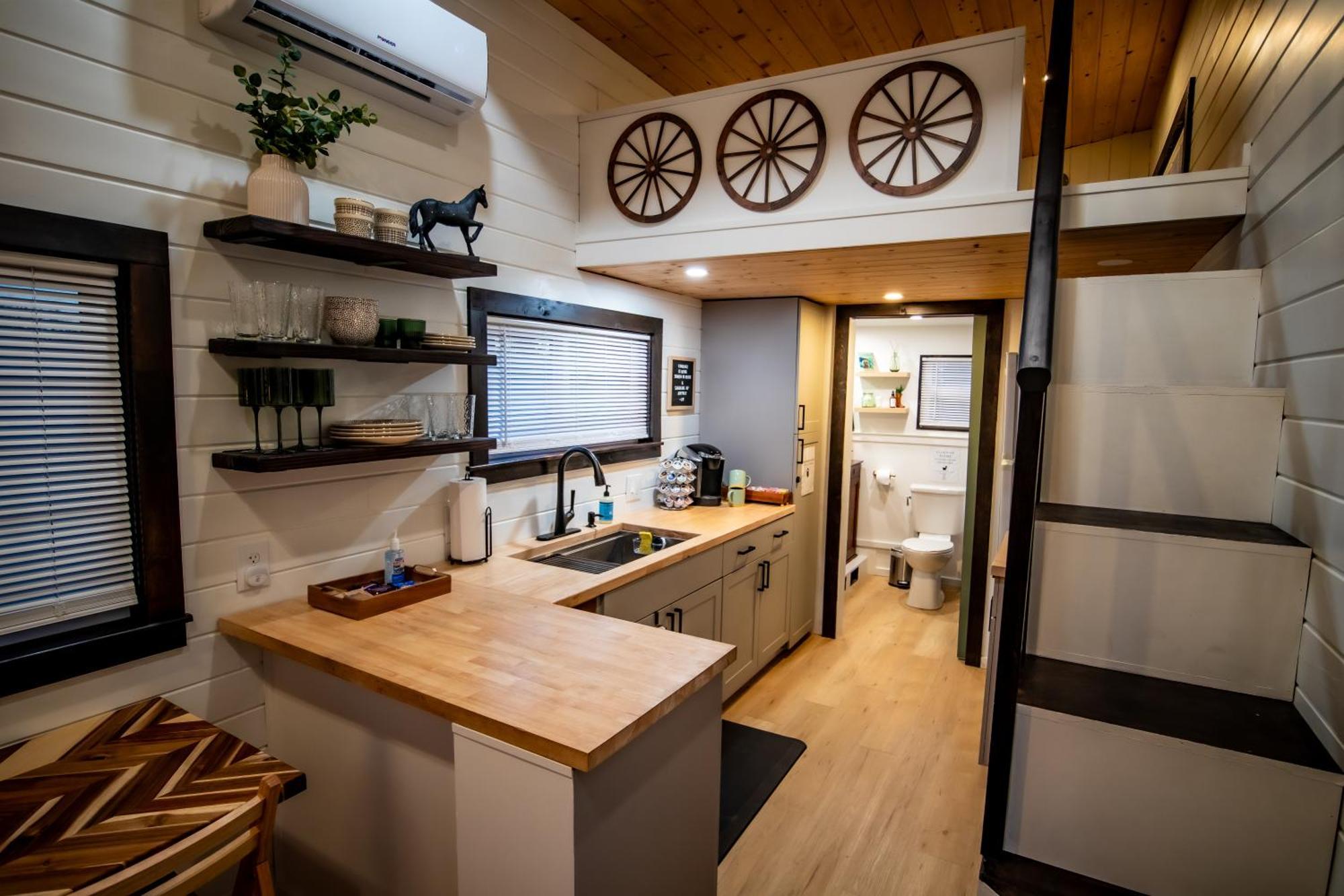 Unique Tiny Home Minutes From Downtown Елънсбърг Екстериор снимка